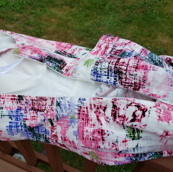xx GUESS Floral White Abstract Rose Dress Sz 2 EUC - Picture 6 of 11